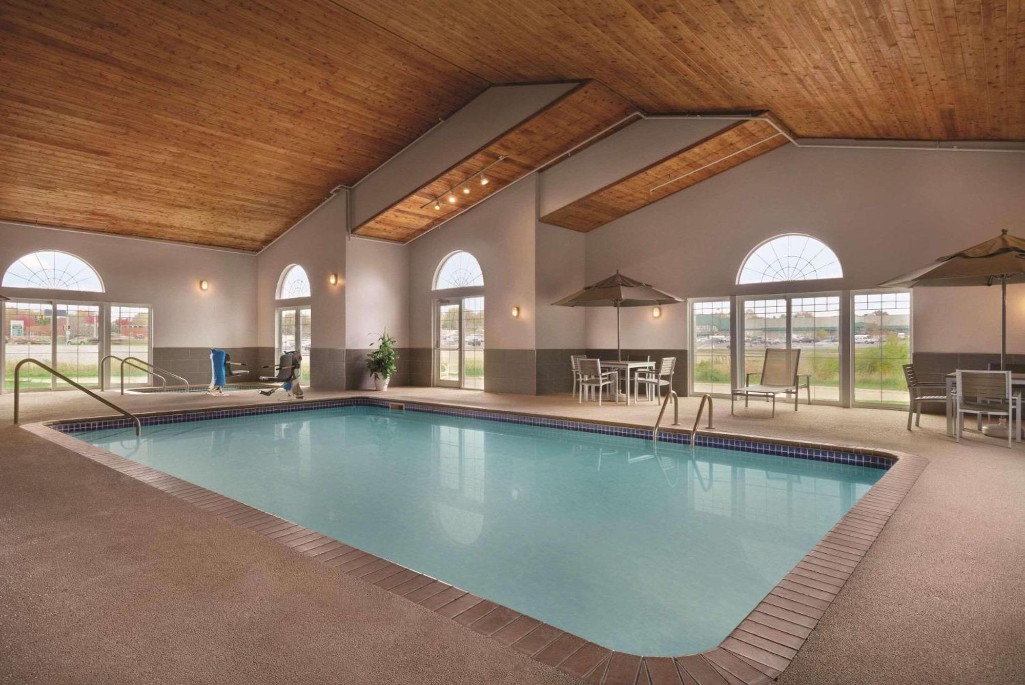 Country Inn & Suites By Radisson, Waterloo, Ia Kültér fotó